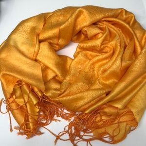 🌸BOGO ALL $10&under! Pretty orange scarf 🧡